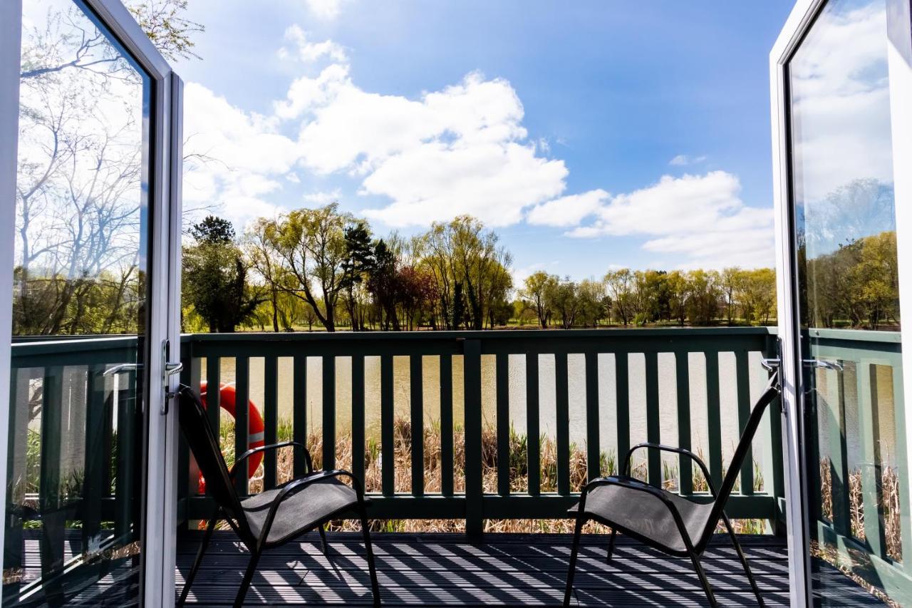 The Vale Golf & Country Club Villa Bishampton Eksteriør billede